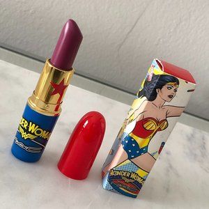 MAC Lipstick - Spitfire (Wonder Woman)